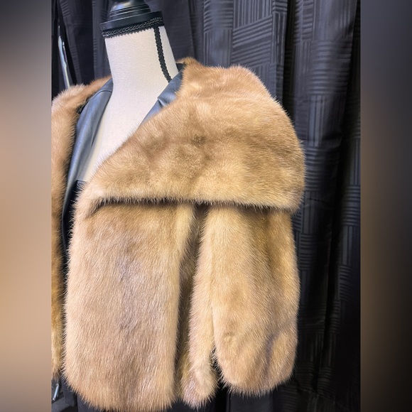Vintage Mink Cape - Picture 3 of 14